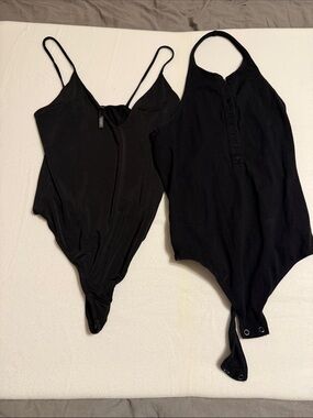 Classic Black Women's Bodysuit with Snap Closure-s32